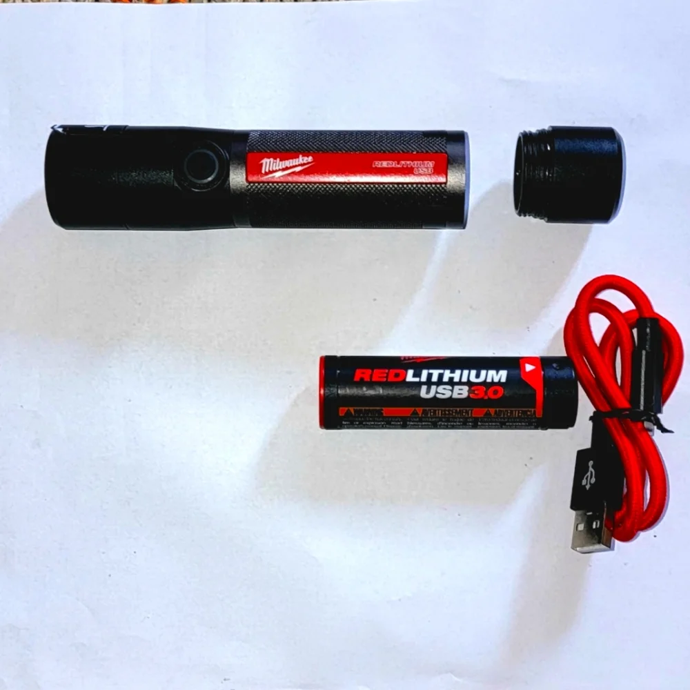 Milwaukee LED RCHRG FLSHLGHT 800L - Picture 10 of 10